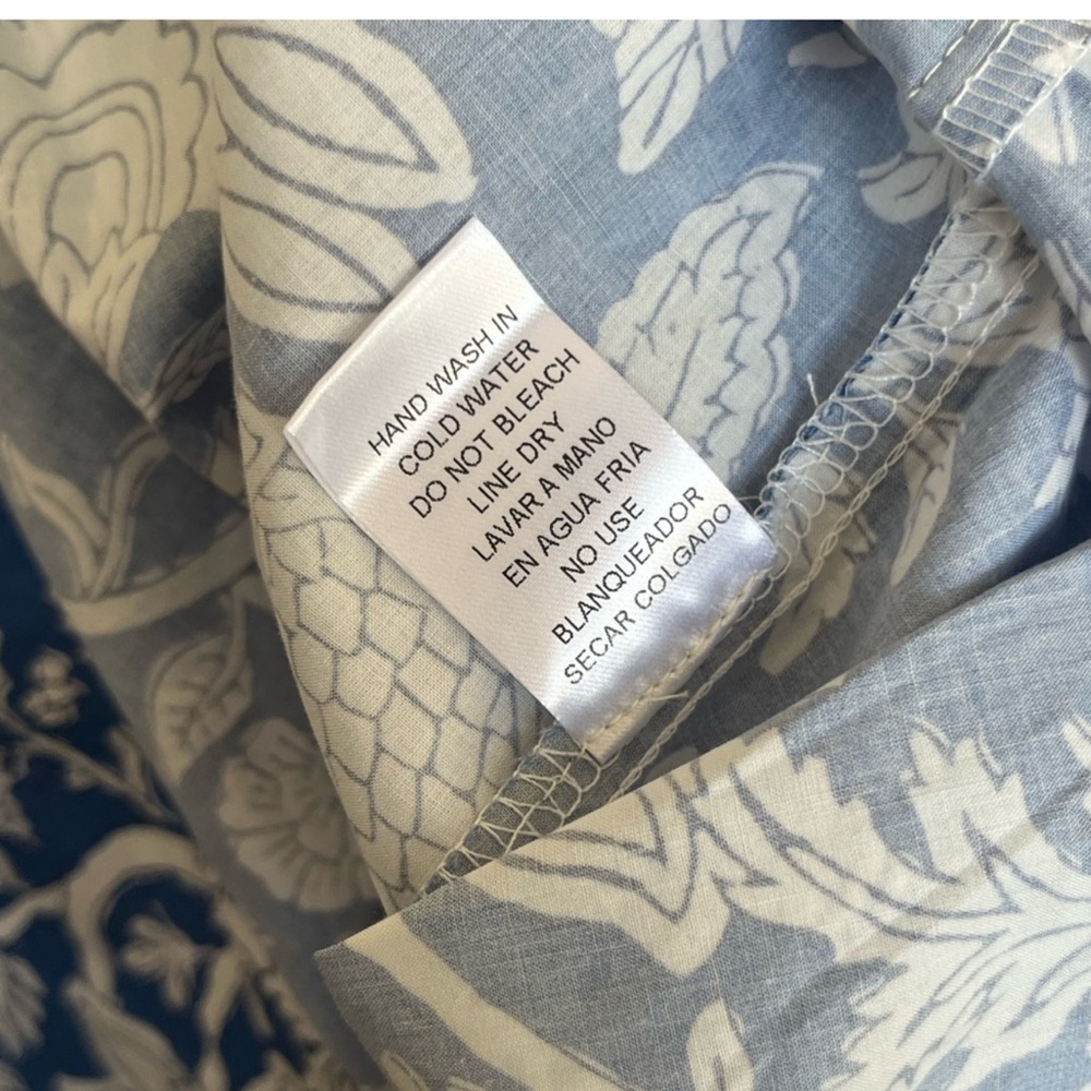 Entro Floral Blue and White Women's Top - Picture 7 of 8